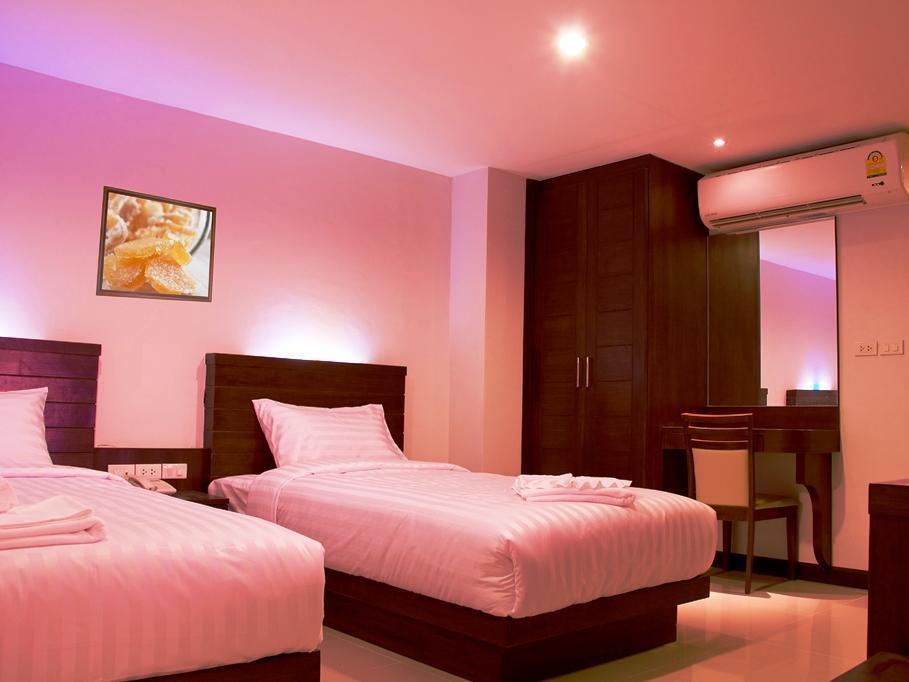 Oyo 373 Mc Ginger House Hotel Patong Ngoại thất bức ảnh