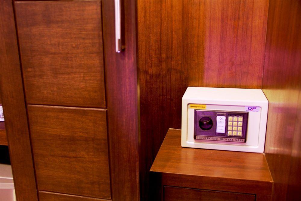 Oyo 373 Mc Ginger House Hotel Patong Ngoại thất bức ảnh