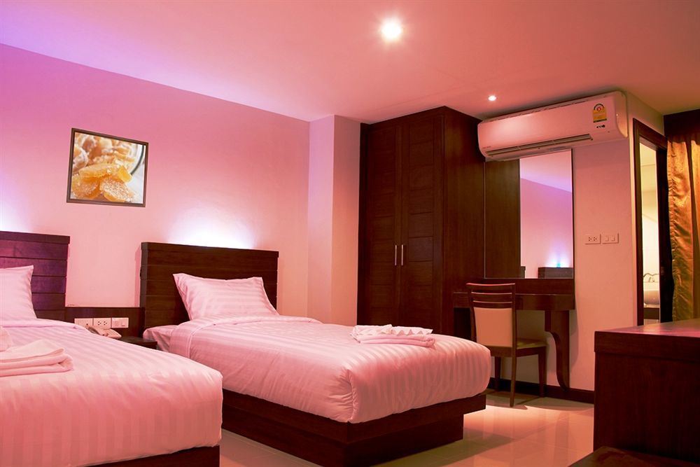 Oyo 373 Mc Ginger House Hotel Patong Ngoại thất bức ảnh